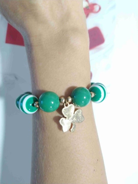 Green White St Patricks Day Beaded Adjustable Bracelet Shamrock Charm Stretch