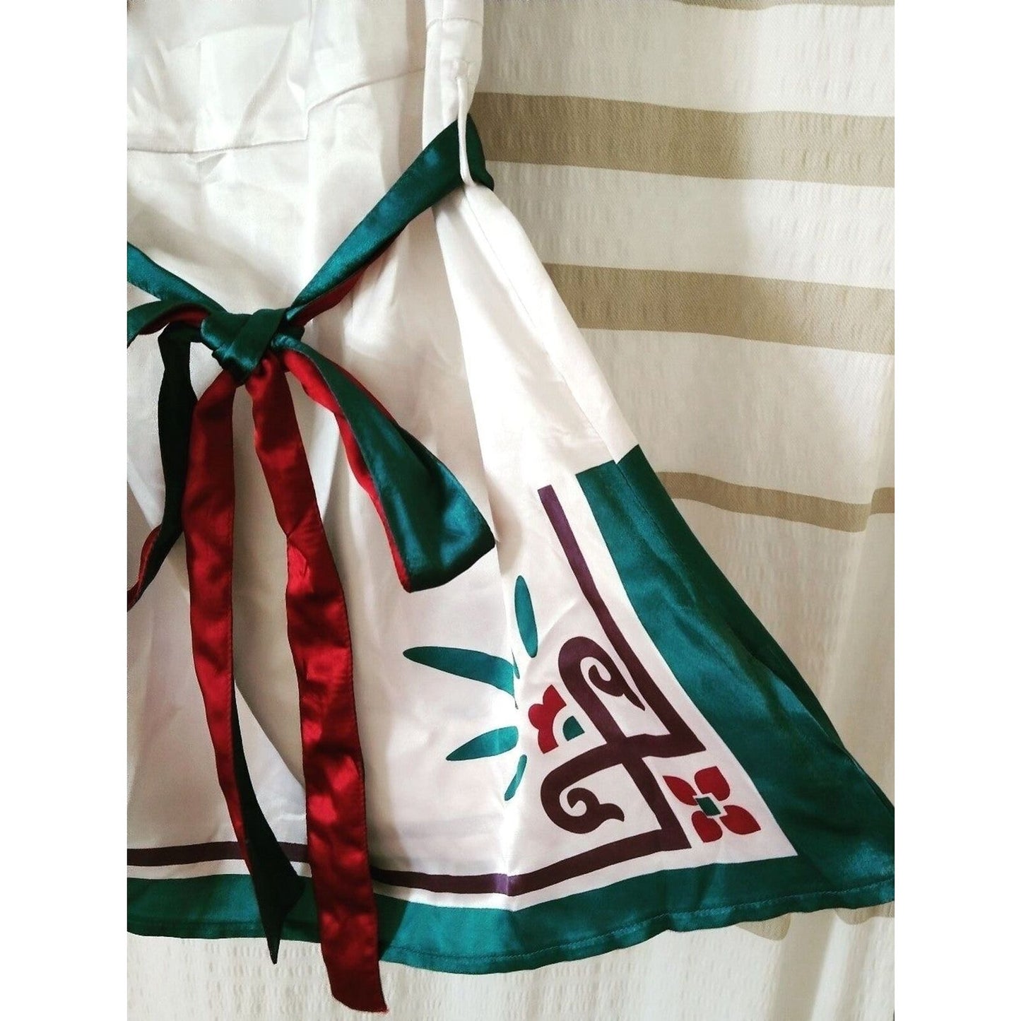 Azwell white satin t-shirt tunic short sleeve dark green -burgundy trims M