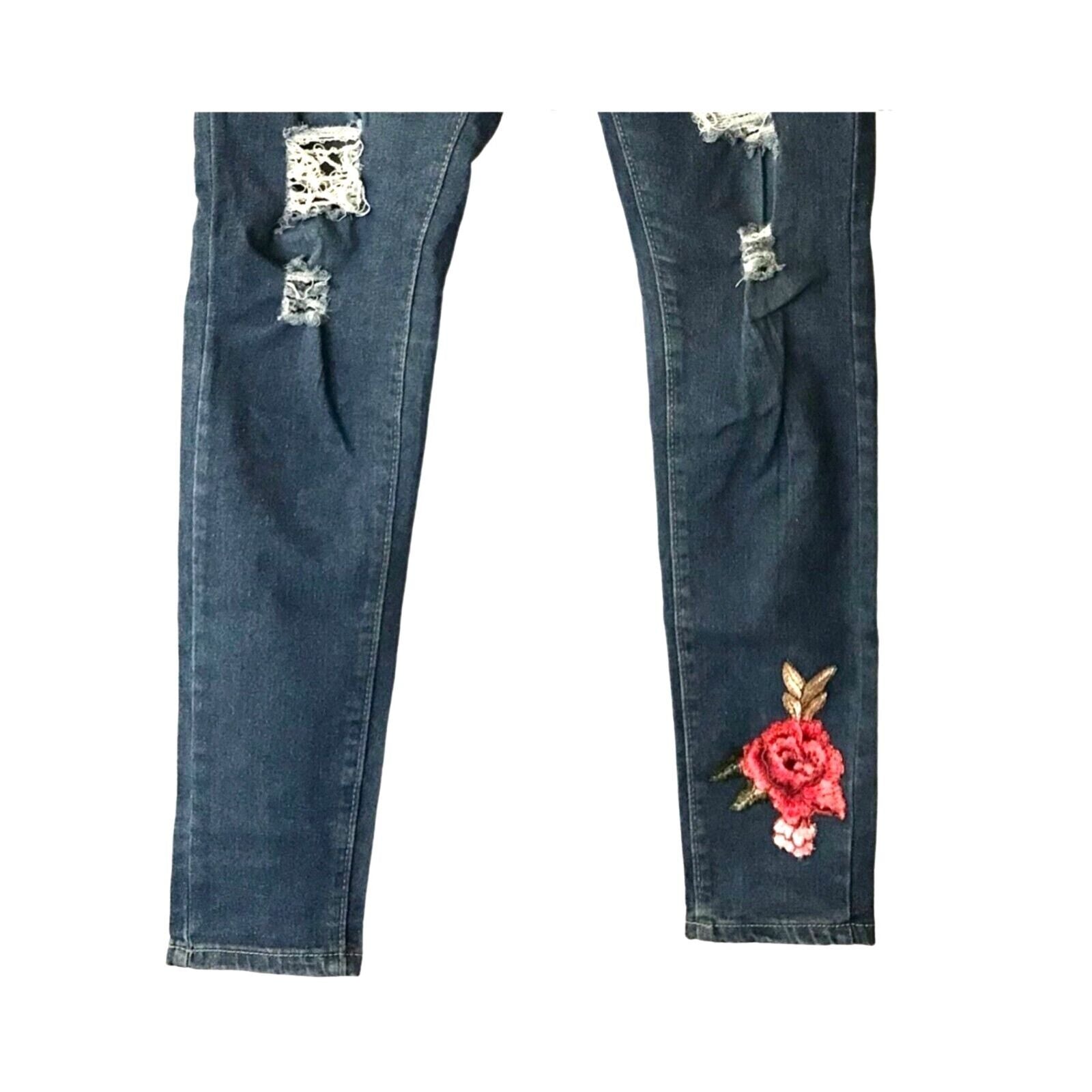 Women’s Blue Jeans Pants Bottoms Skinny with 2 Red Roses Embroidery Size M