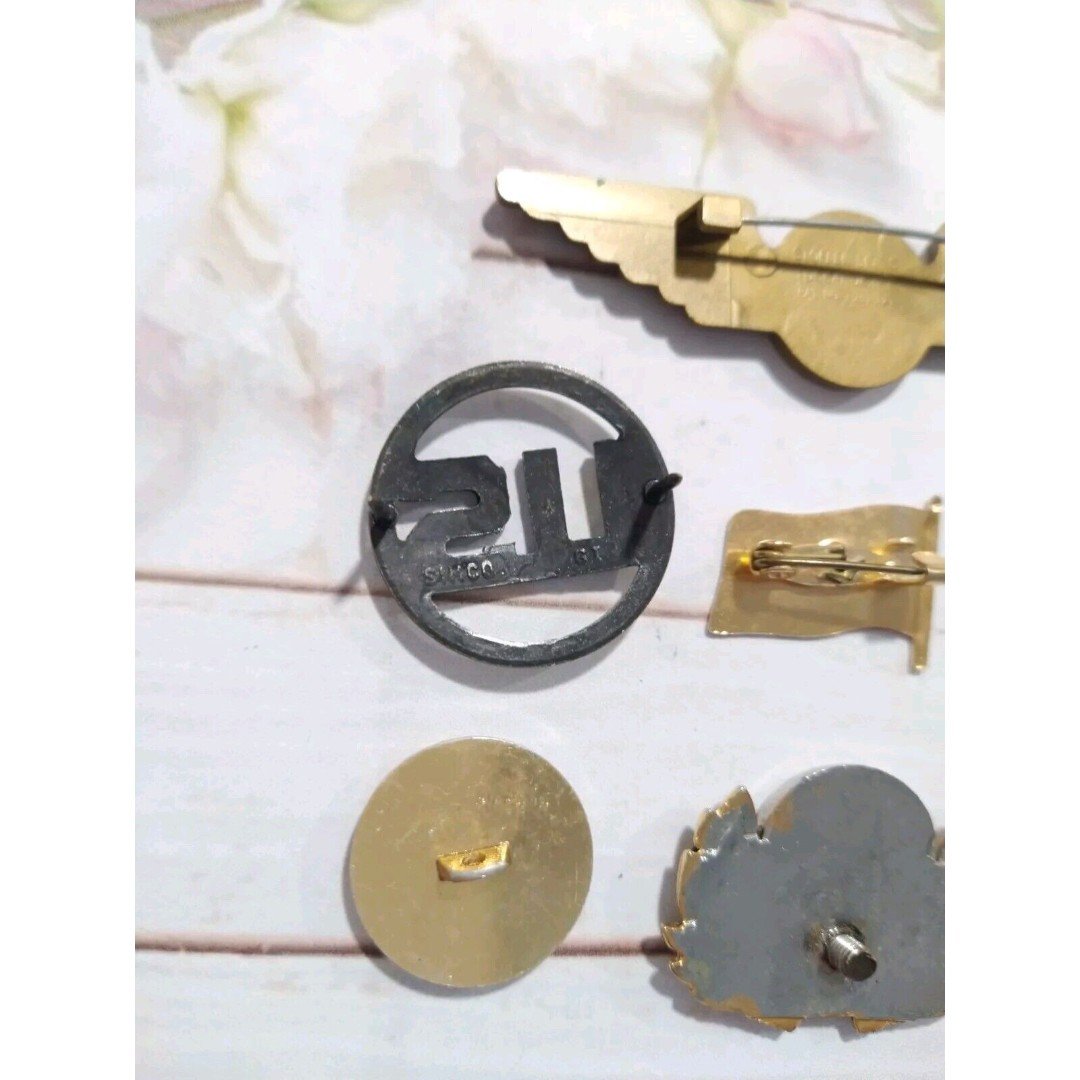 Vintage Mixed Pins Lot Delta Airlines Us Flags 7 Pcs Gold & Silver Tone Enamel