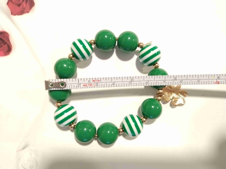 Green White St Patricks Day Beaded Adjustable Bracelet Shamrock Charm Stretch